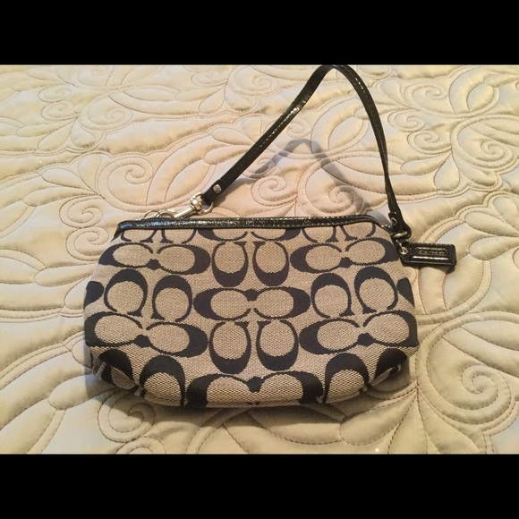 Authentic bLack & gray Coach wristlet purse - Picture 2 of 4